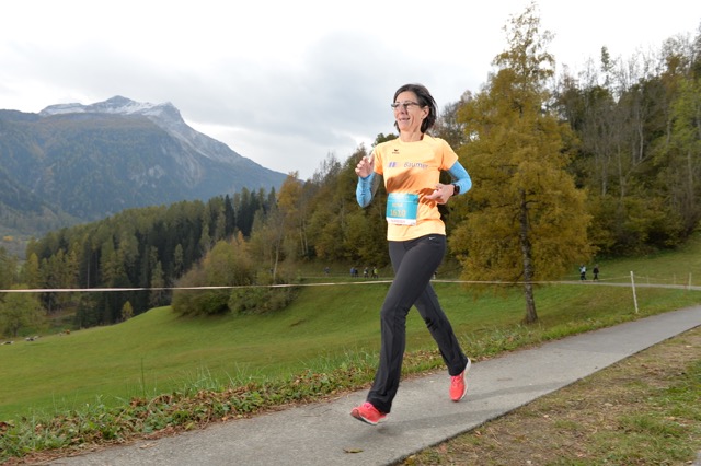 Beate auf der malerischen Strecke des transviamala
